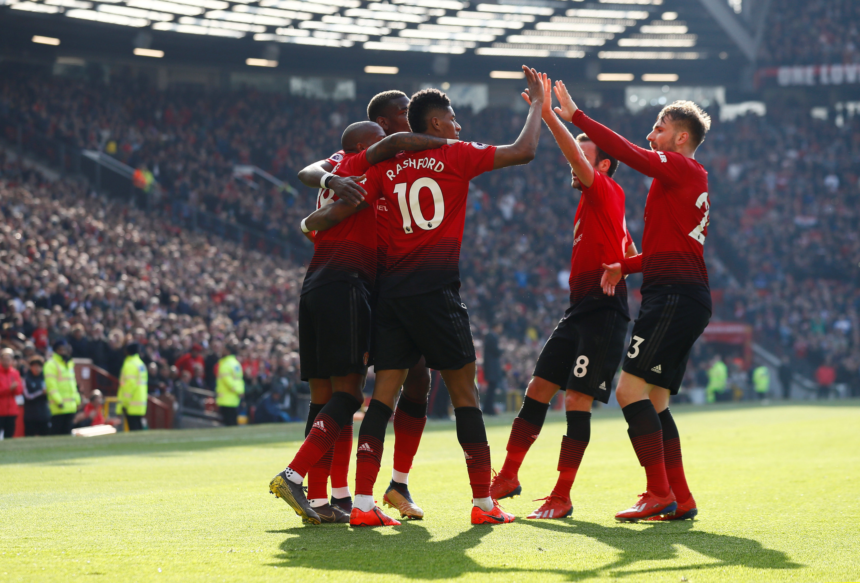 帮助湖人在 帮助湖人在