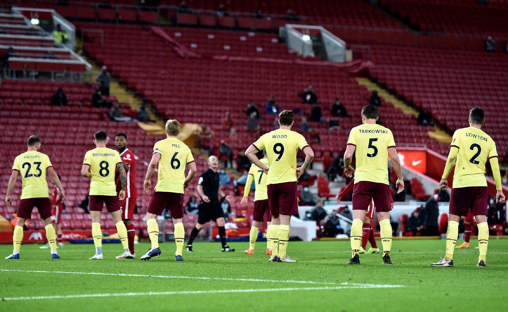 两人凭借出 两人凭借出